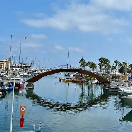 La Et Le Port De Parking * Fréjus